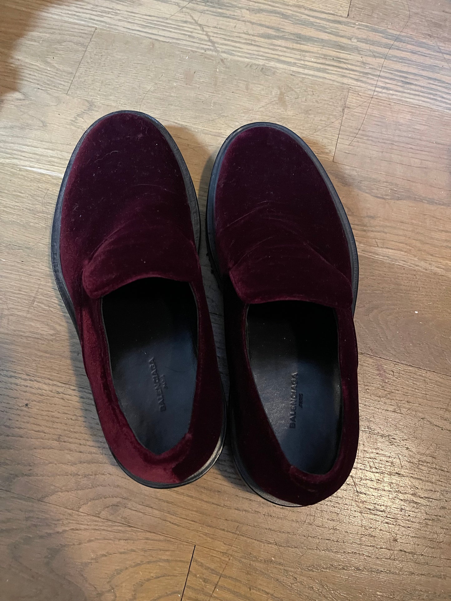 Balenciaga 17ss red velvet slip on loafers