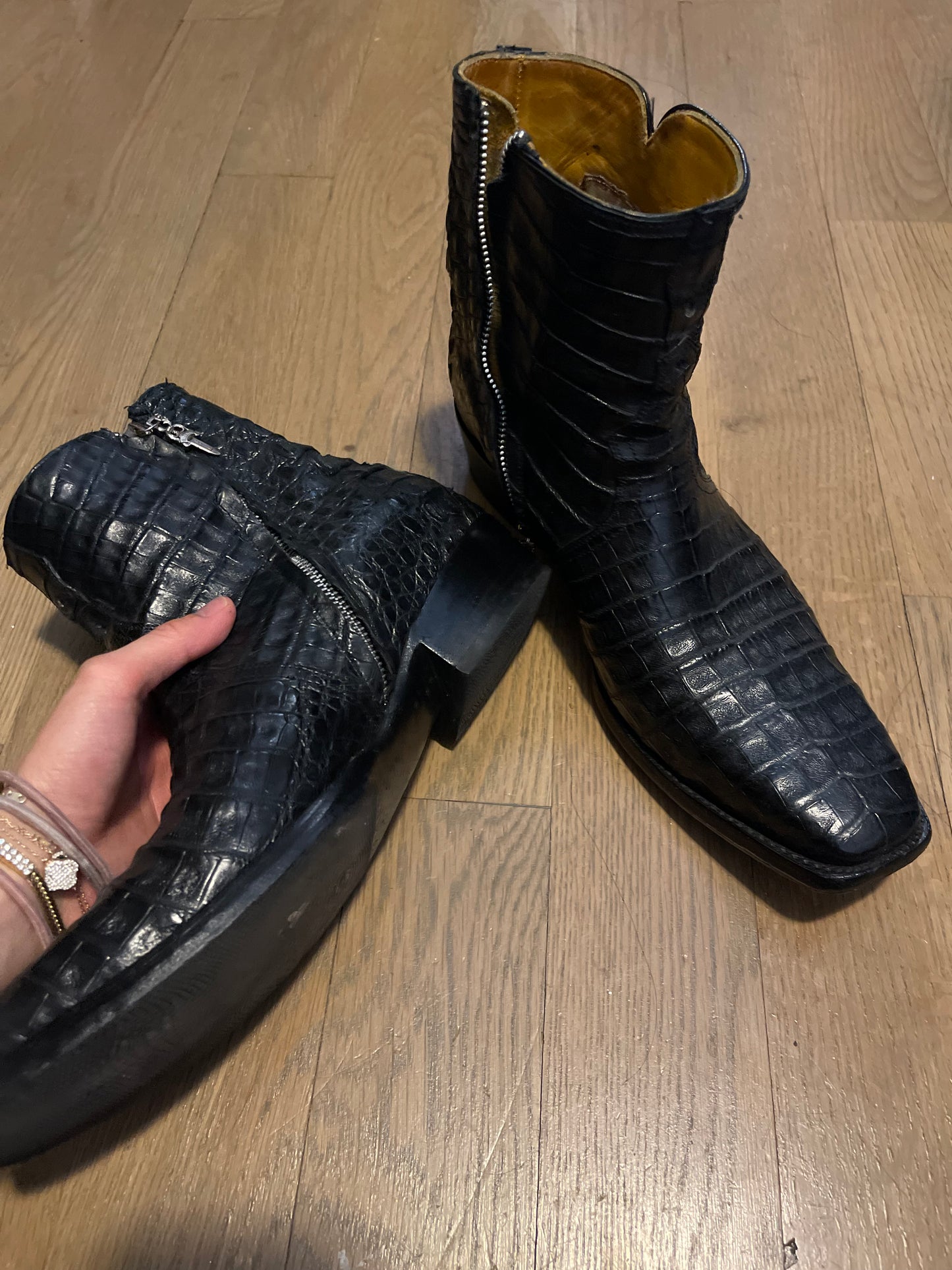 Unbranded crocodile boots
