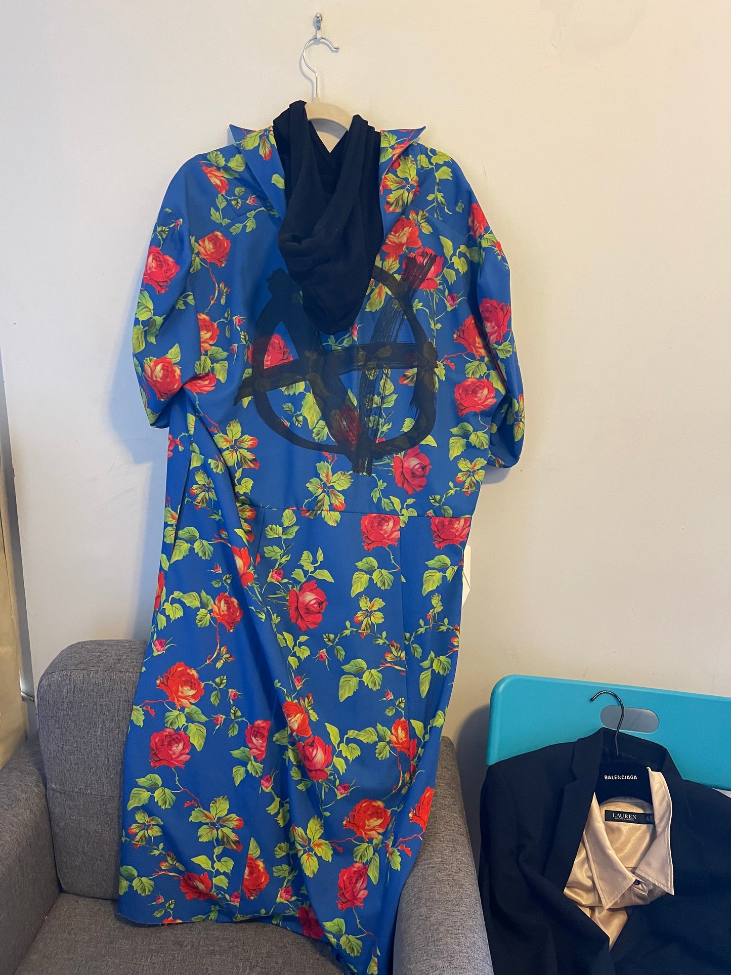 Vetements aw19 floral anarchy hoodie dress
