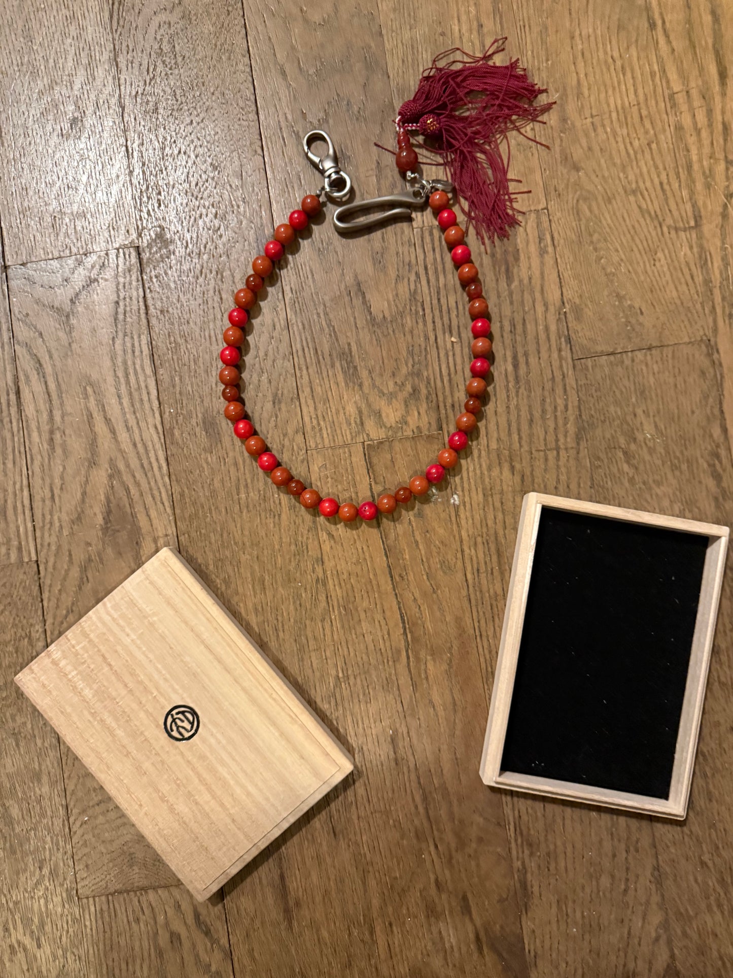 Soshiotsuki red beaded wallet chain