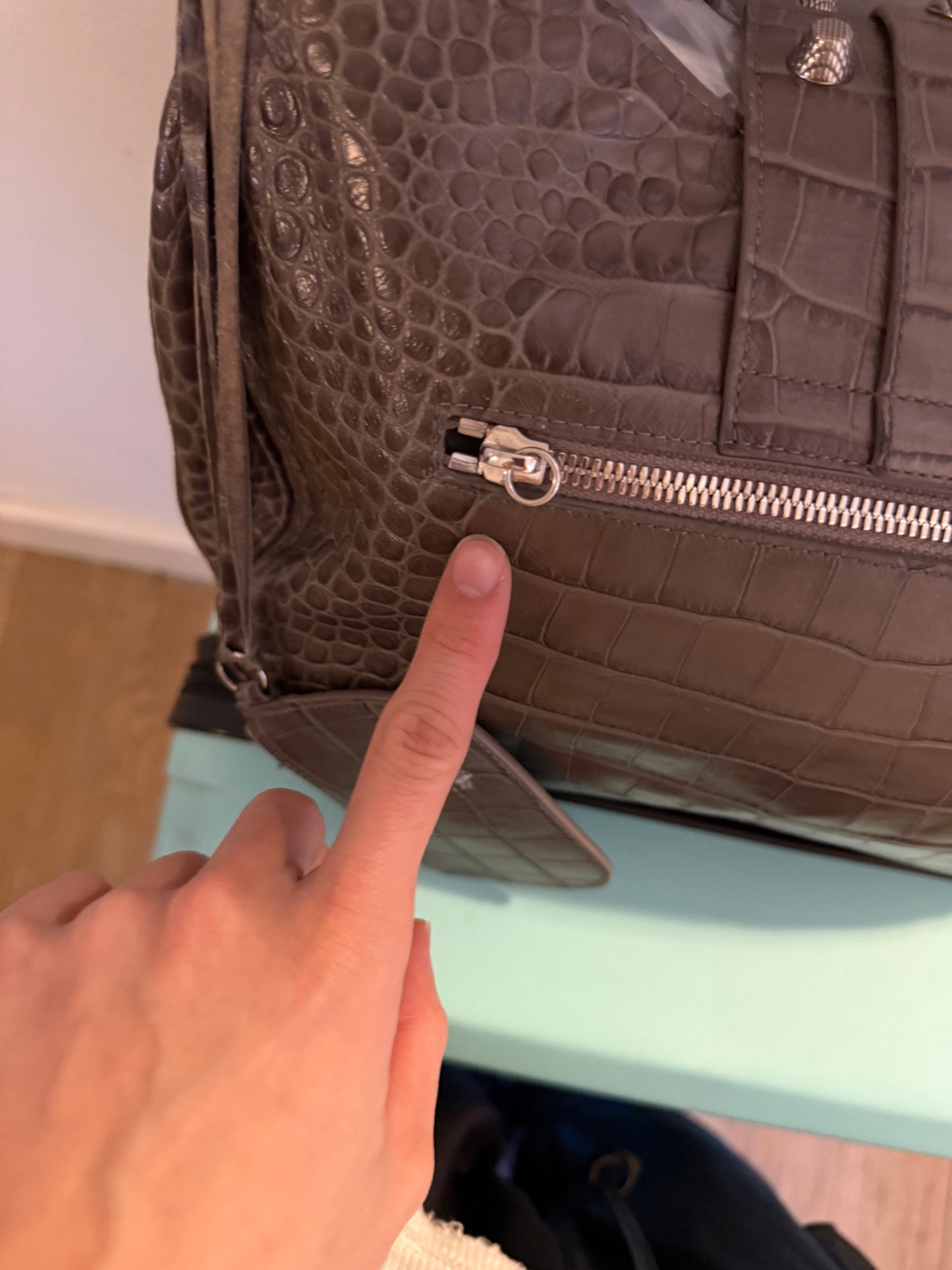 Balenciaga medium le cagole bag