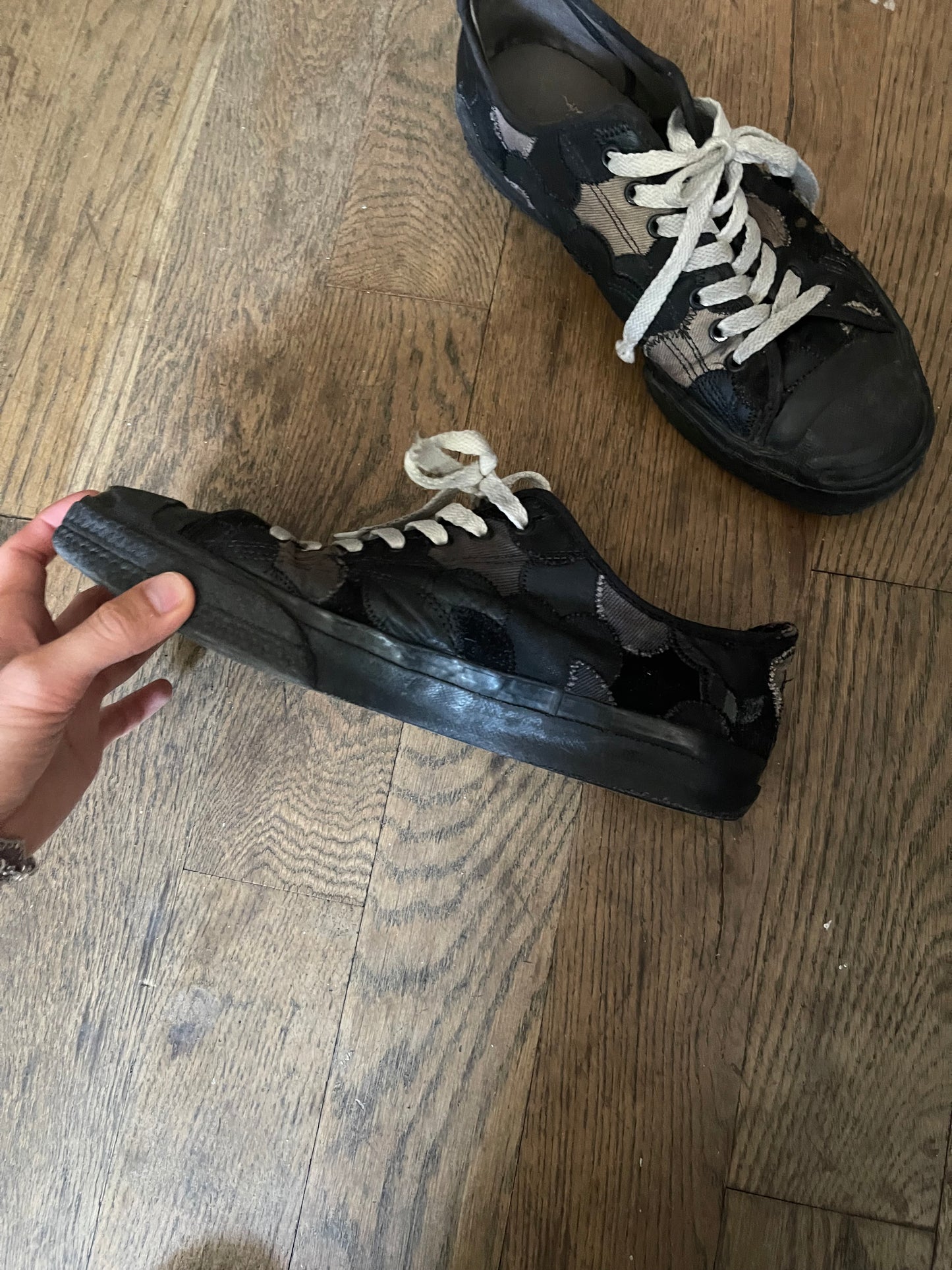 Number (n)ine AW03 crying heart patch converses
