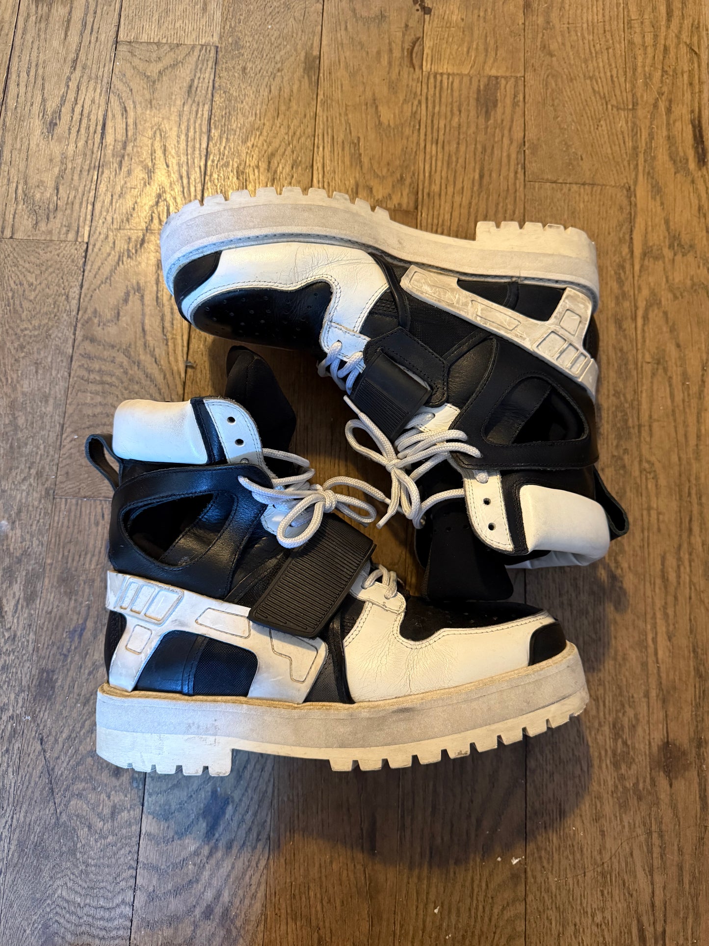 Hood by air avalanche boots