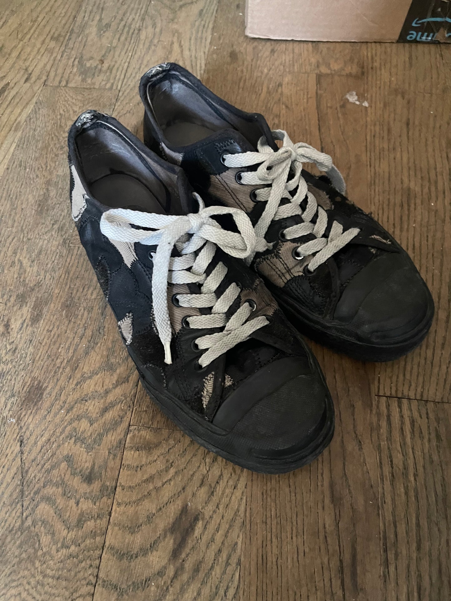 Number (n)ine AW03 crying heart patch converses