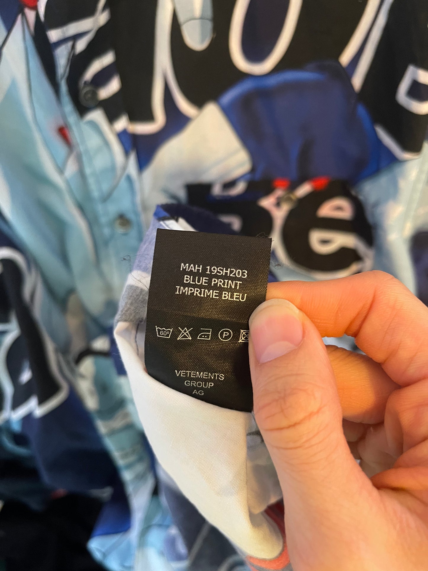 Vetements AW19 anime print jojo shirt