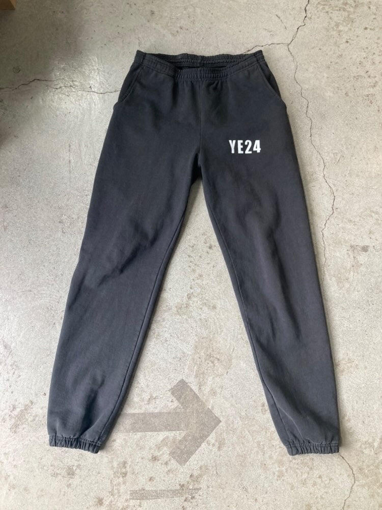 YE24 sweatpants