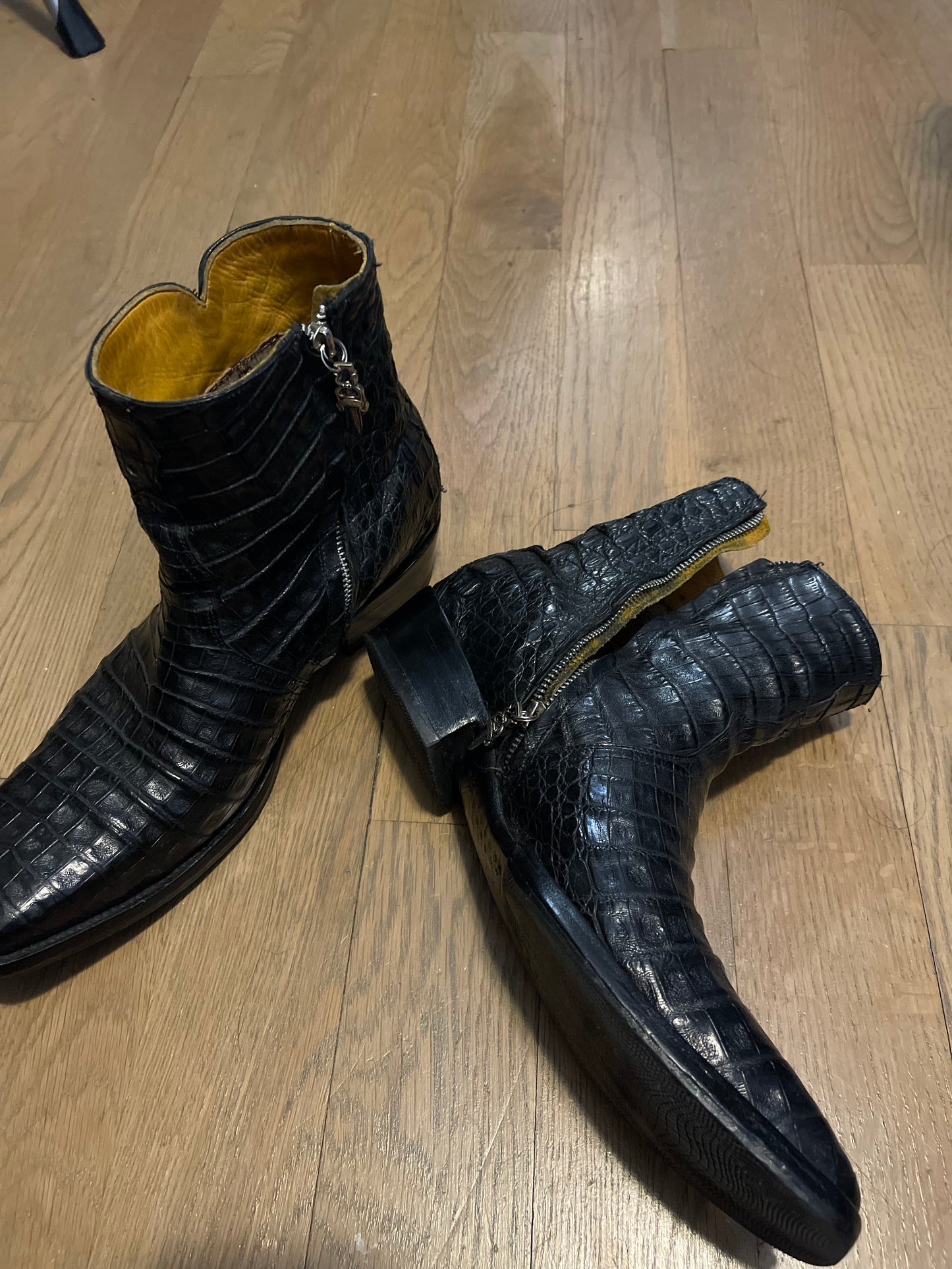 Unbranded crocodile boots