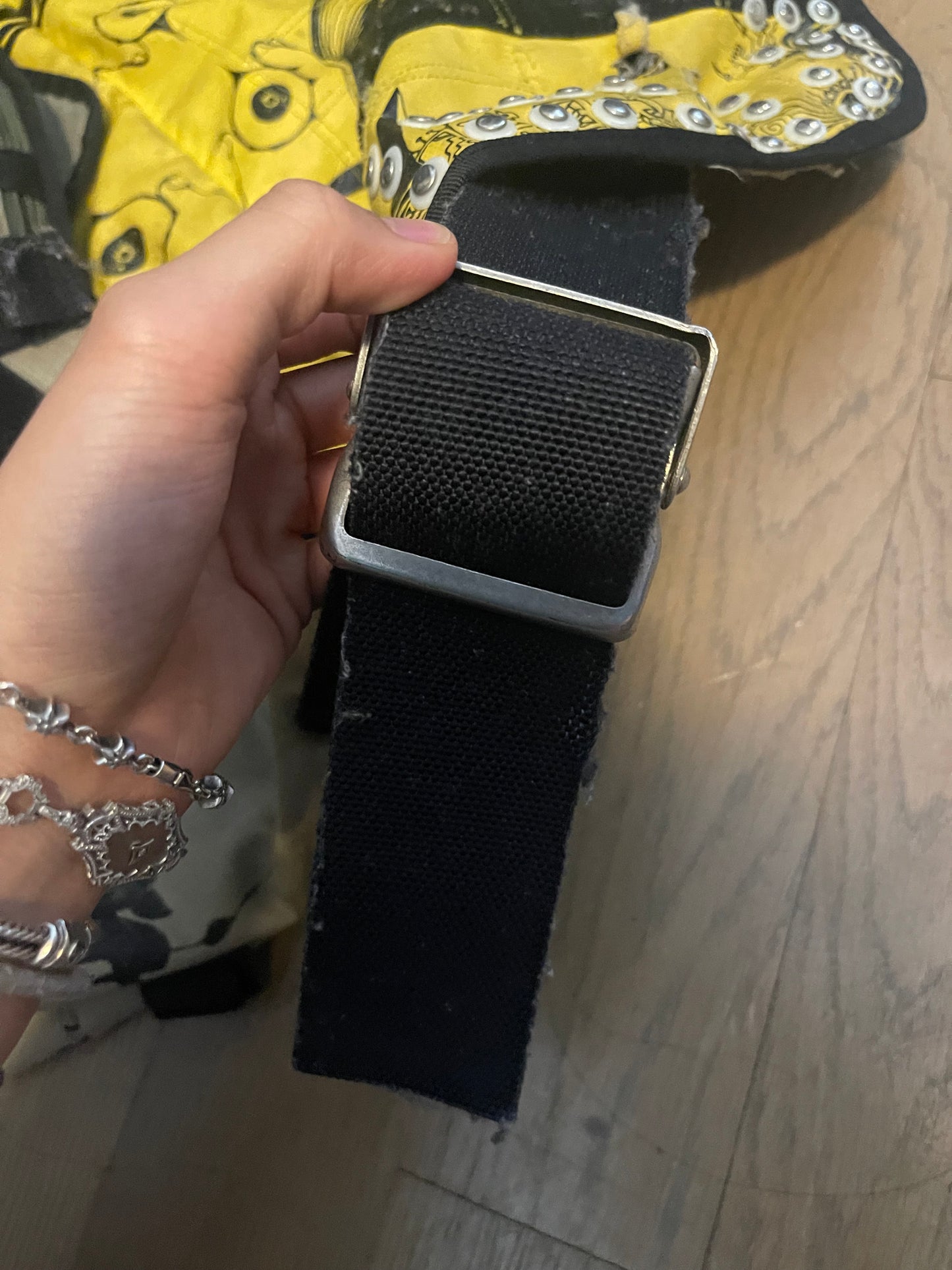 Undercover E-Cat messenger studded sample bag