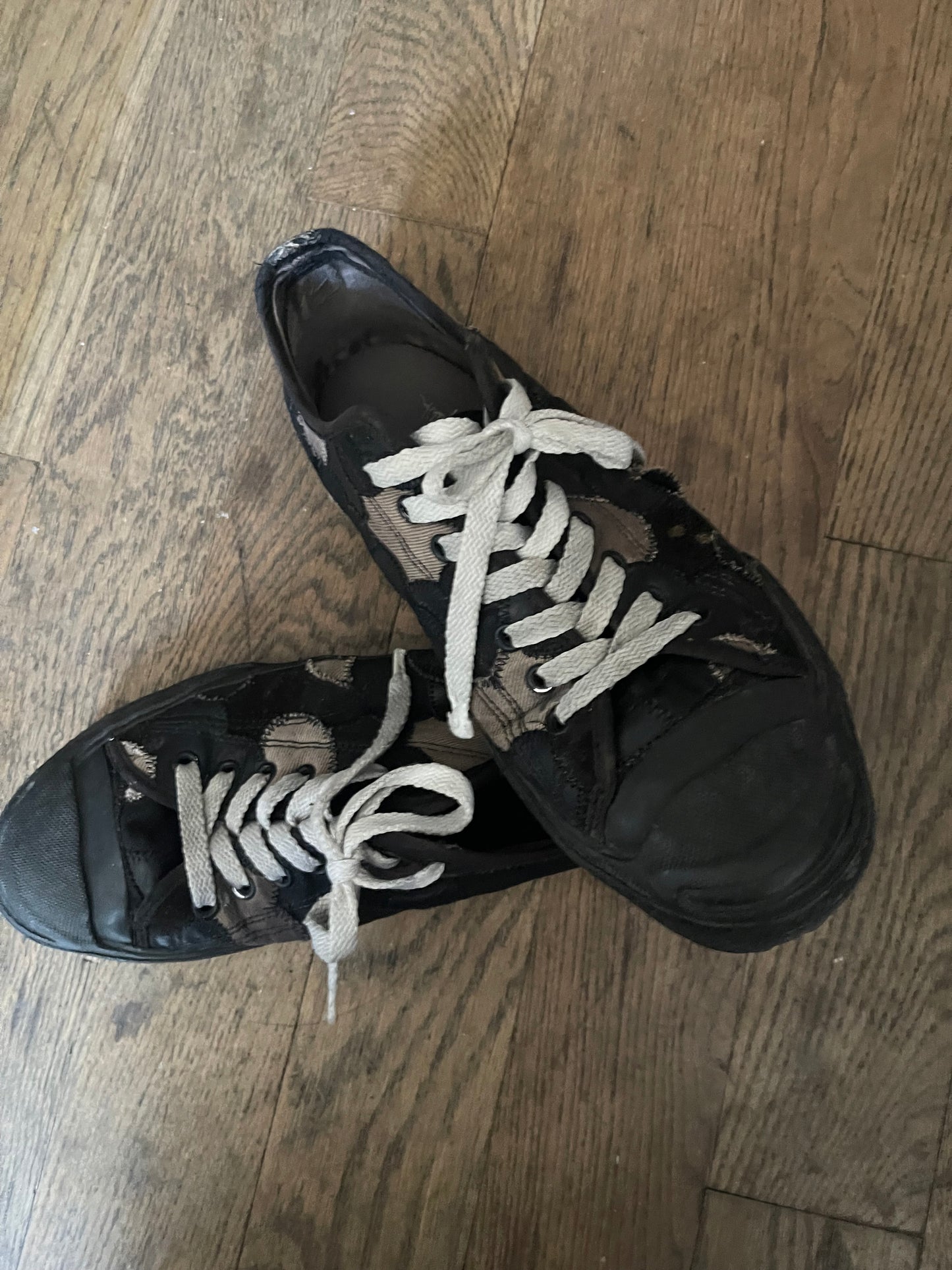 Number (n)ine AW03 crying heart patch converses