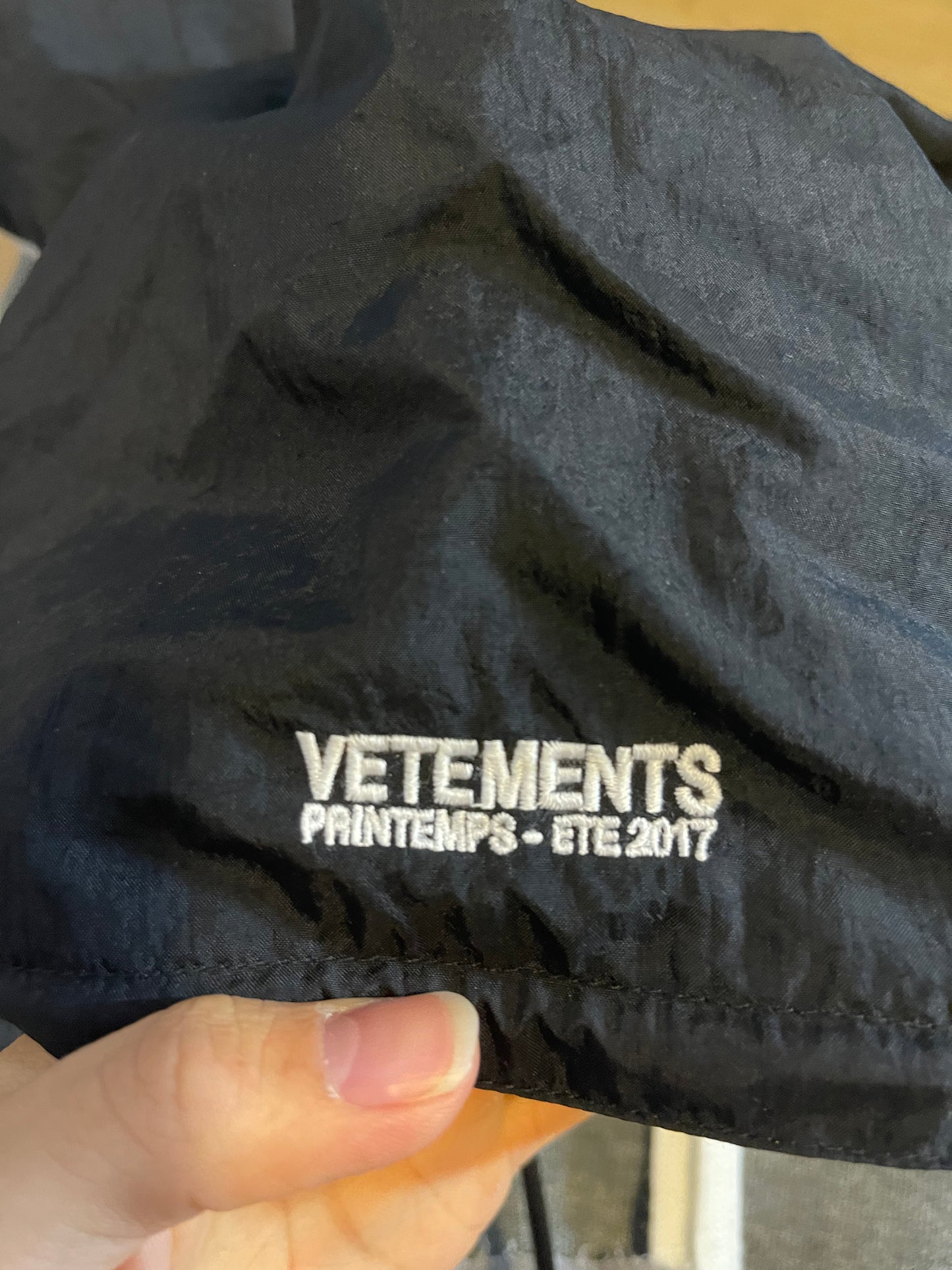 Vetements shrunken windbreaker aw17