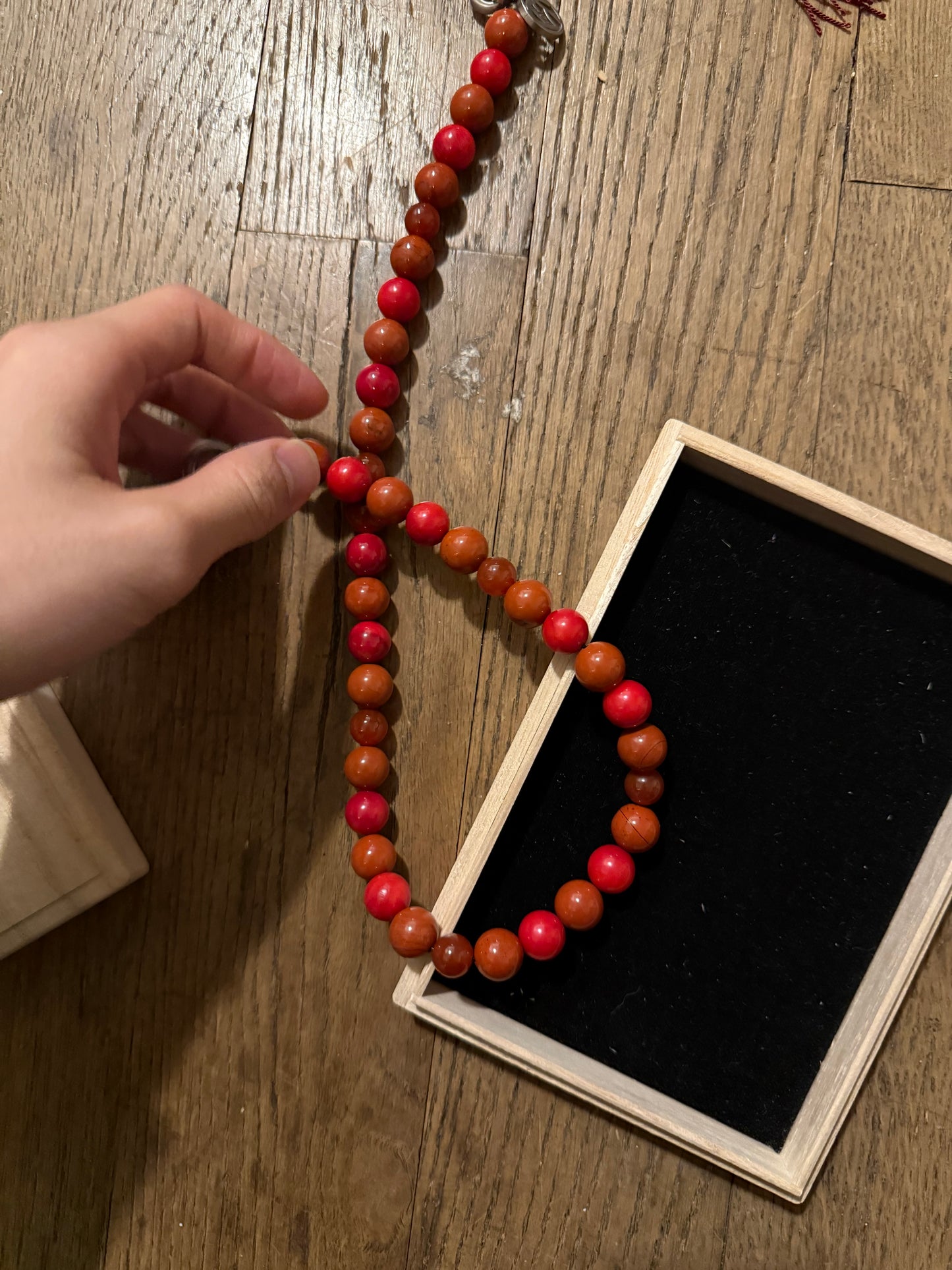 Soshiotsuki red beaded wallet chain