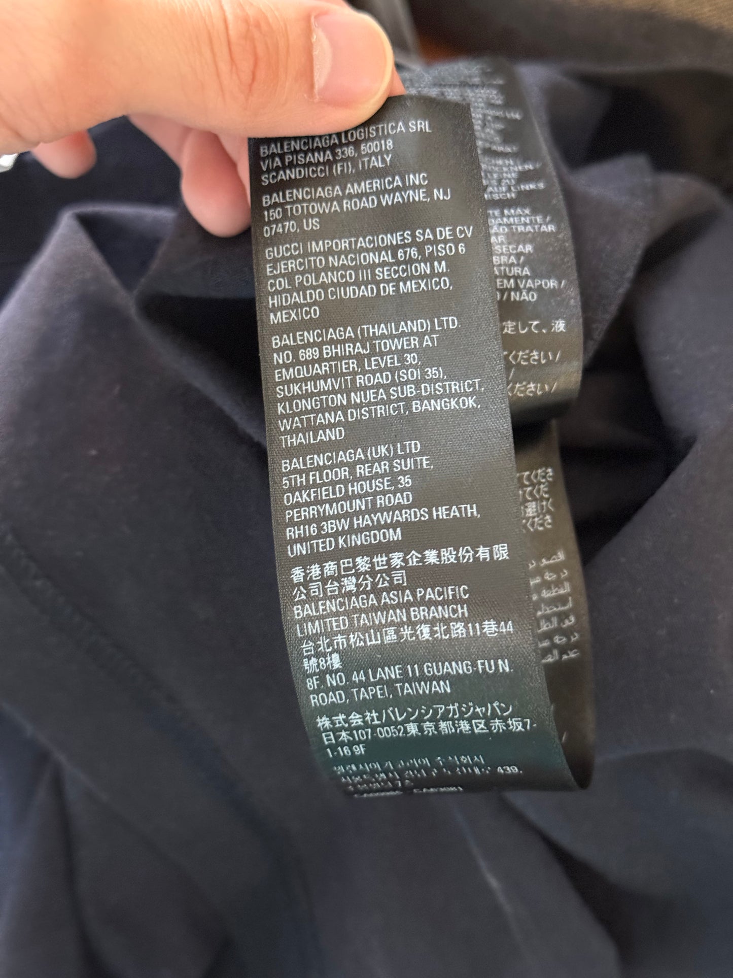 Balenciaga AW22 shrunken gym shirt