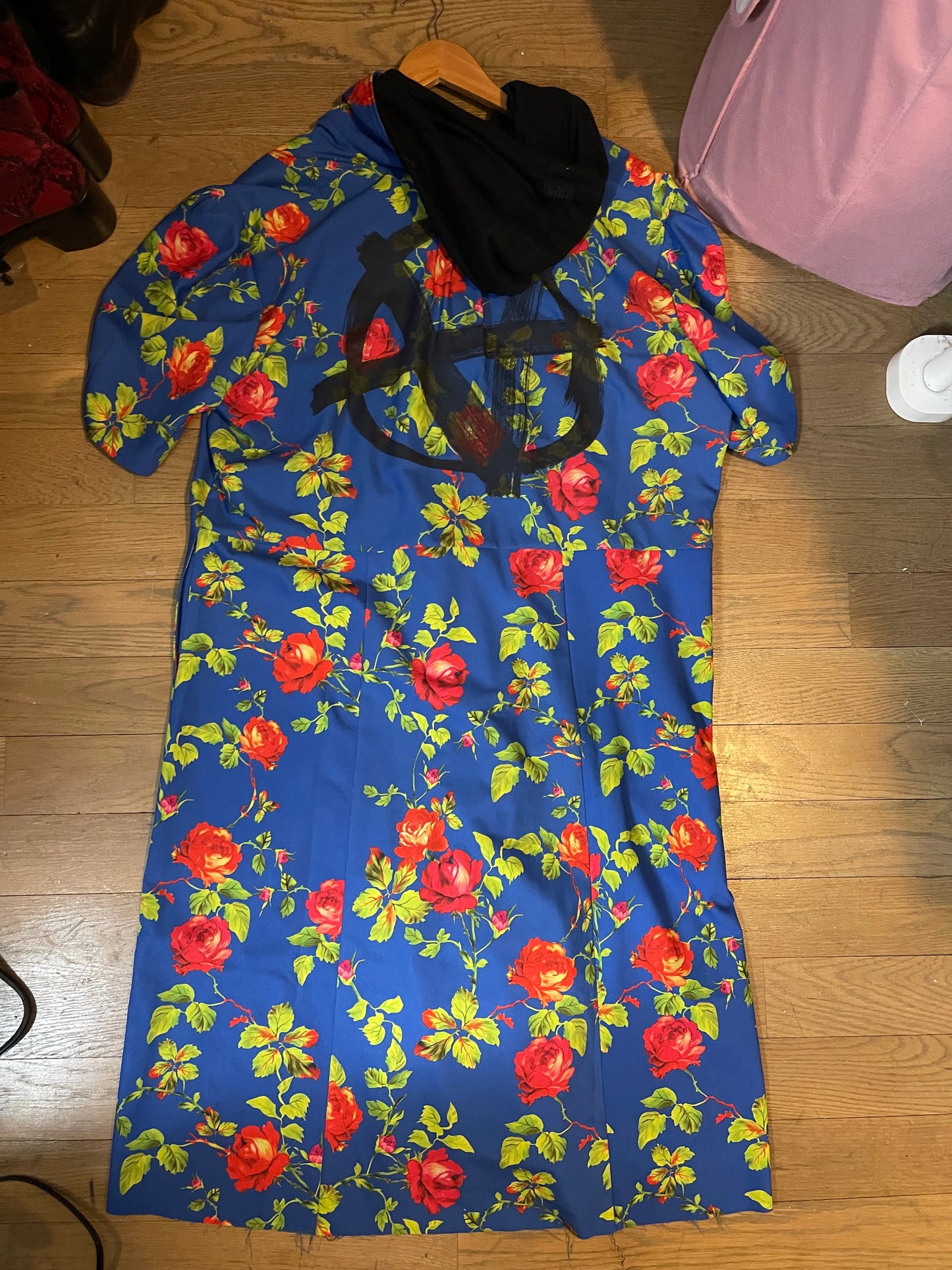 Vetements aw19 floral anarchy hoodie dress
