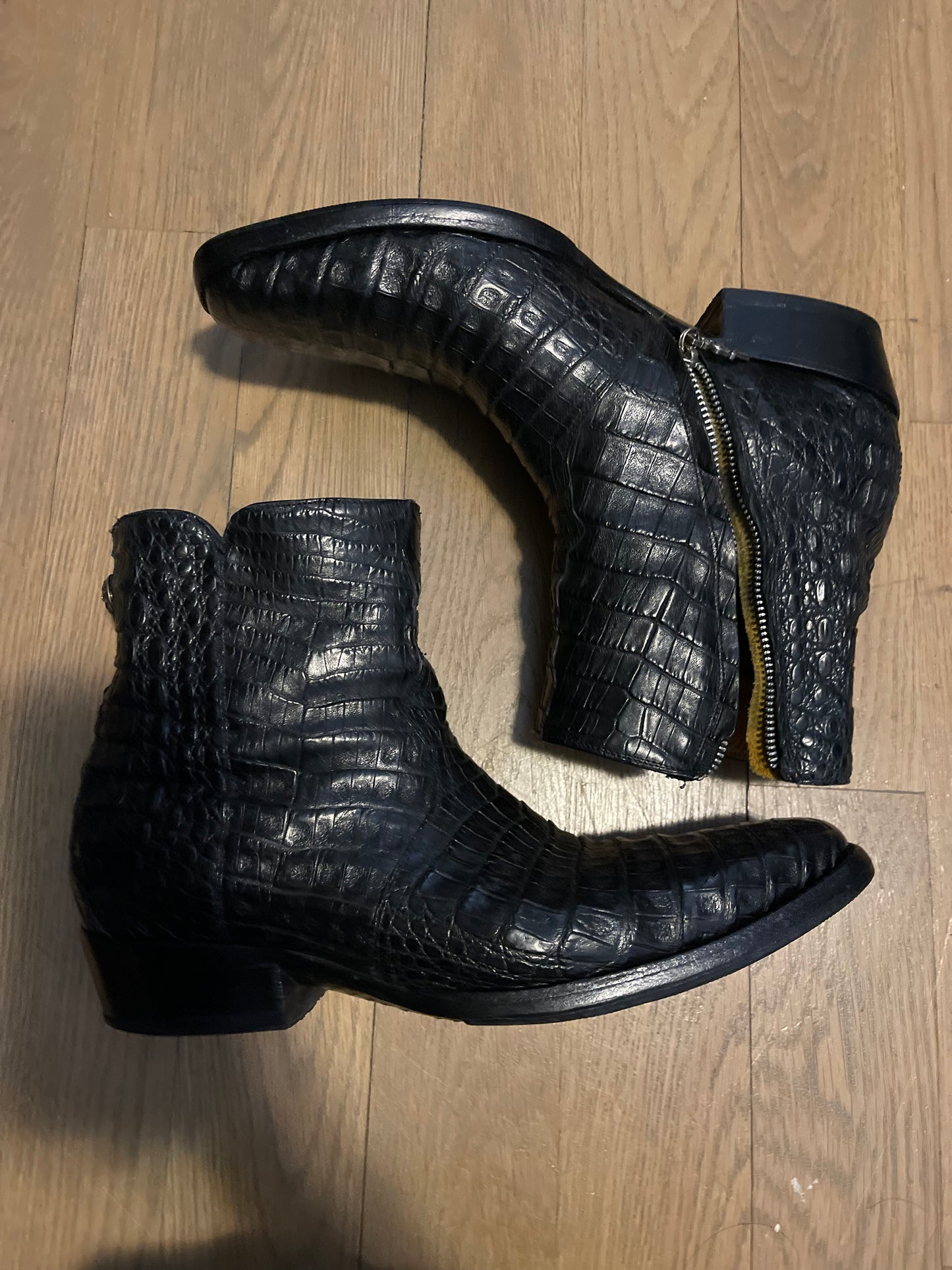 Unbranded crocodile boots