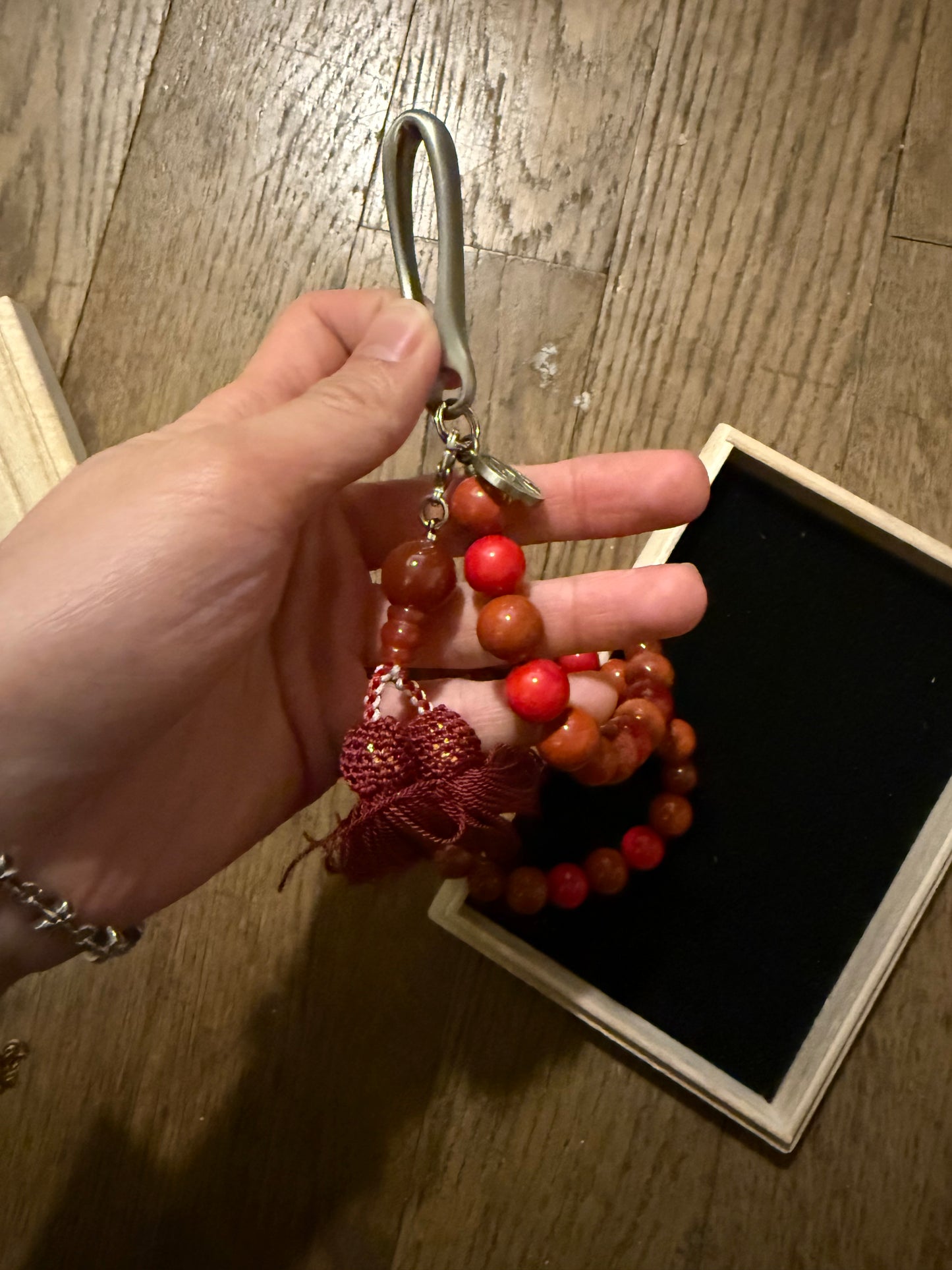 Soshiotsuki red beaded wallet chain