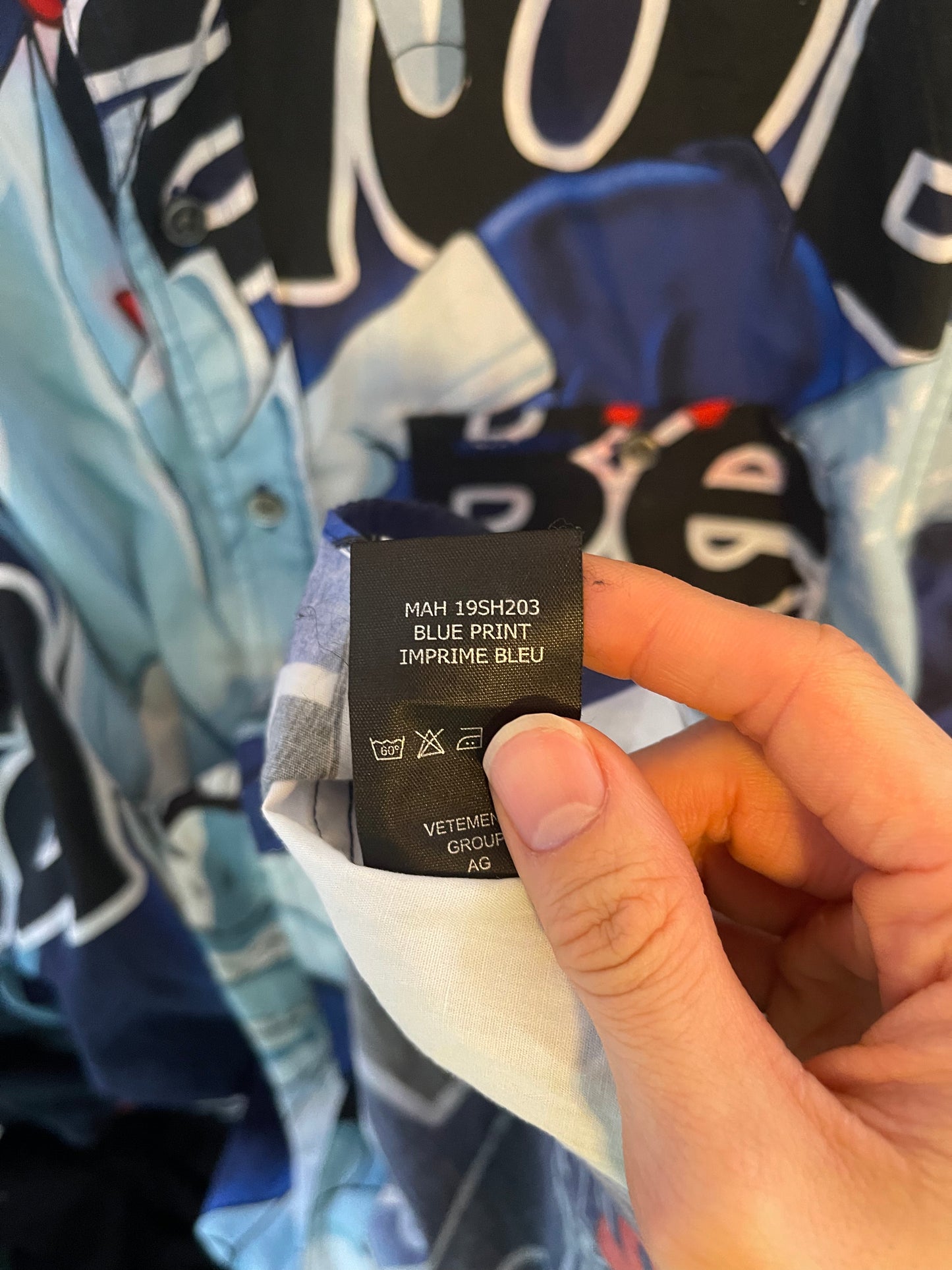 Vetements AW19 anime print jojo shirt