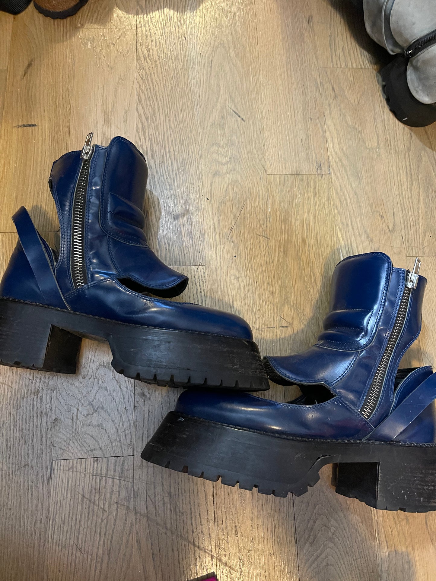 Hood by air sample centaur cut out boots