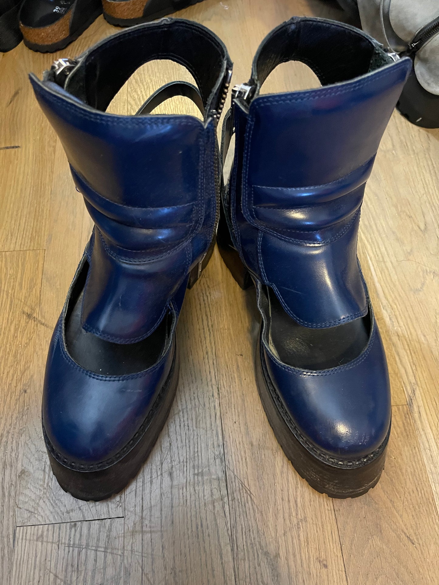 Hood by air sample centaur cut out boots