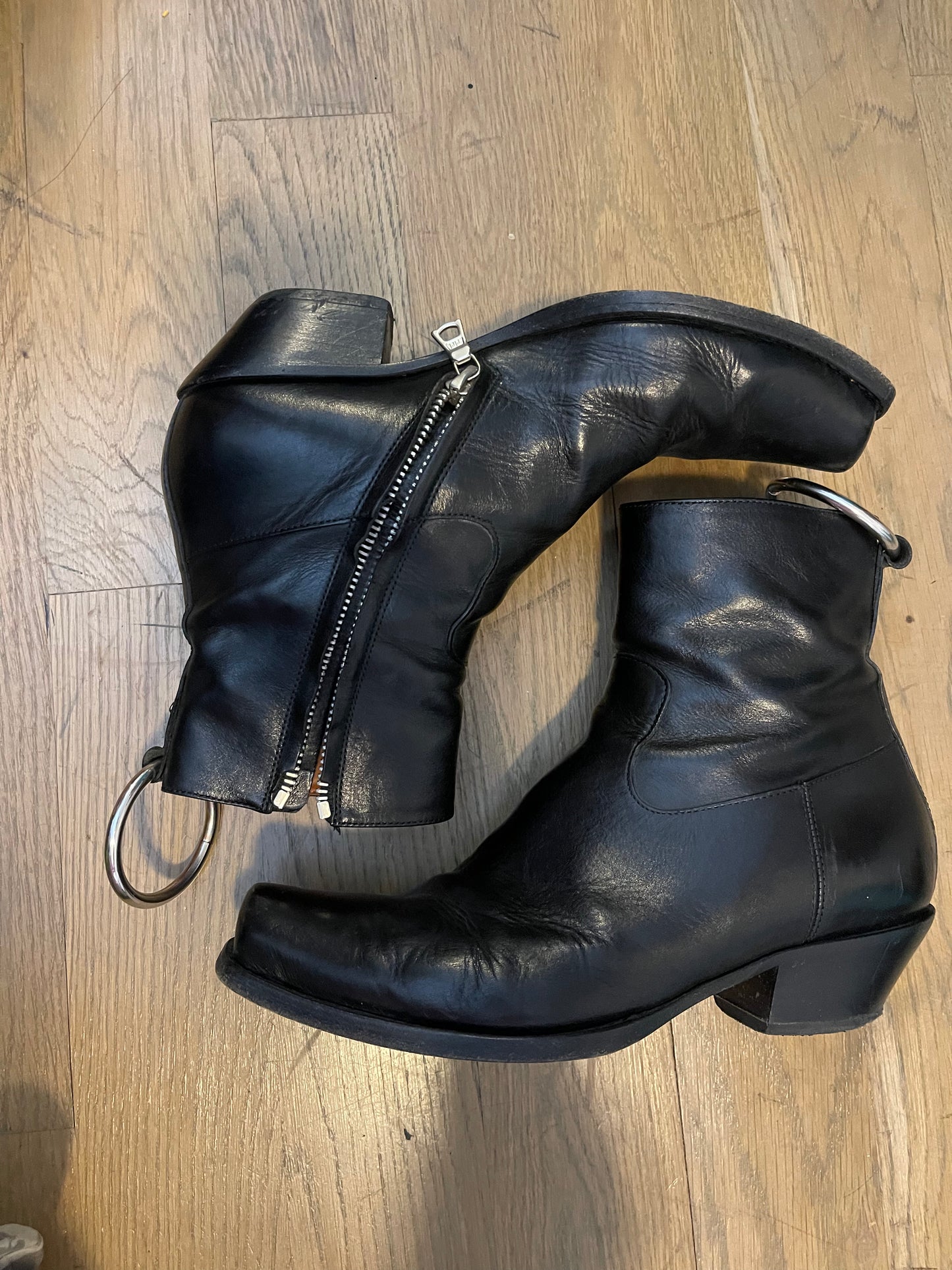 Vetements SS17 ring cowboy boots