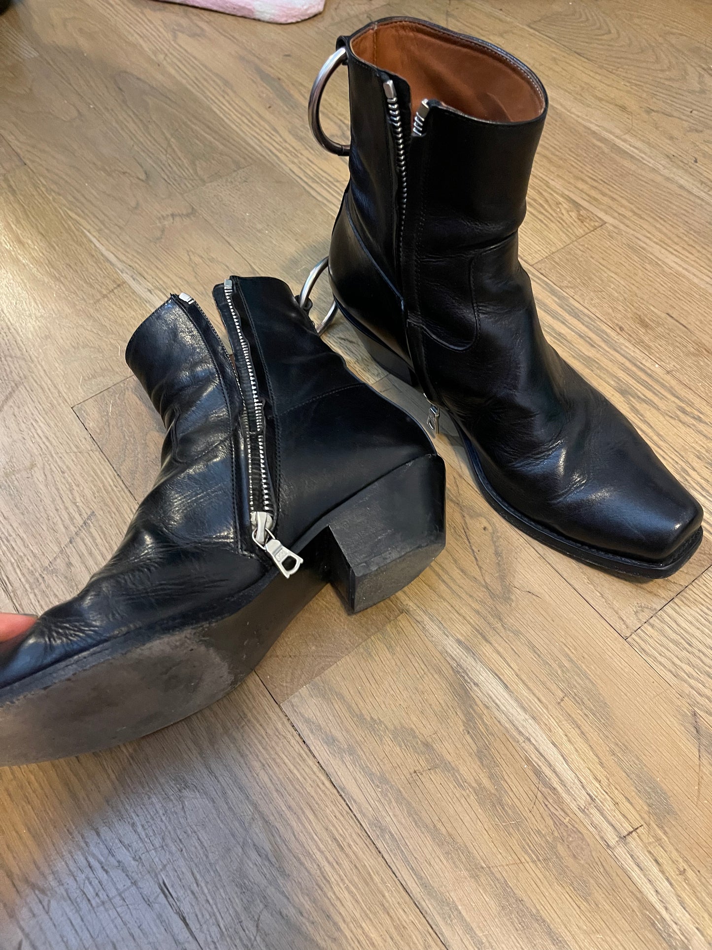 Vetements SS17 ring cowboy boots