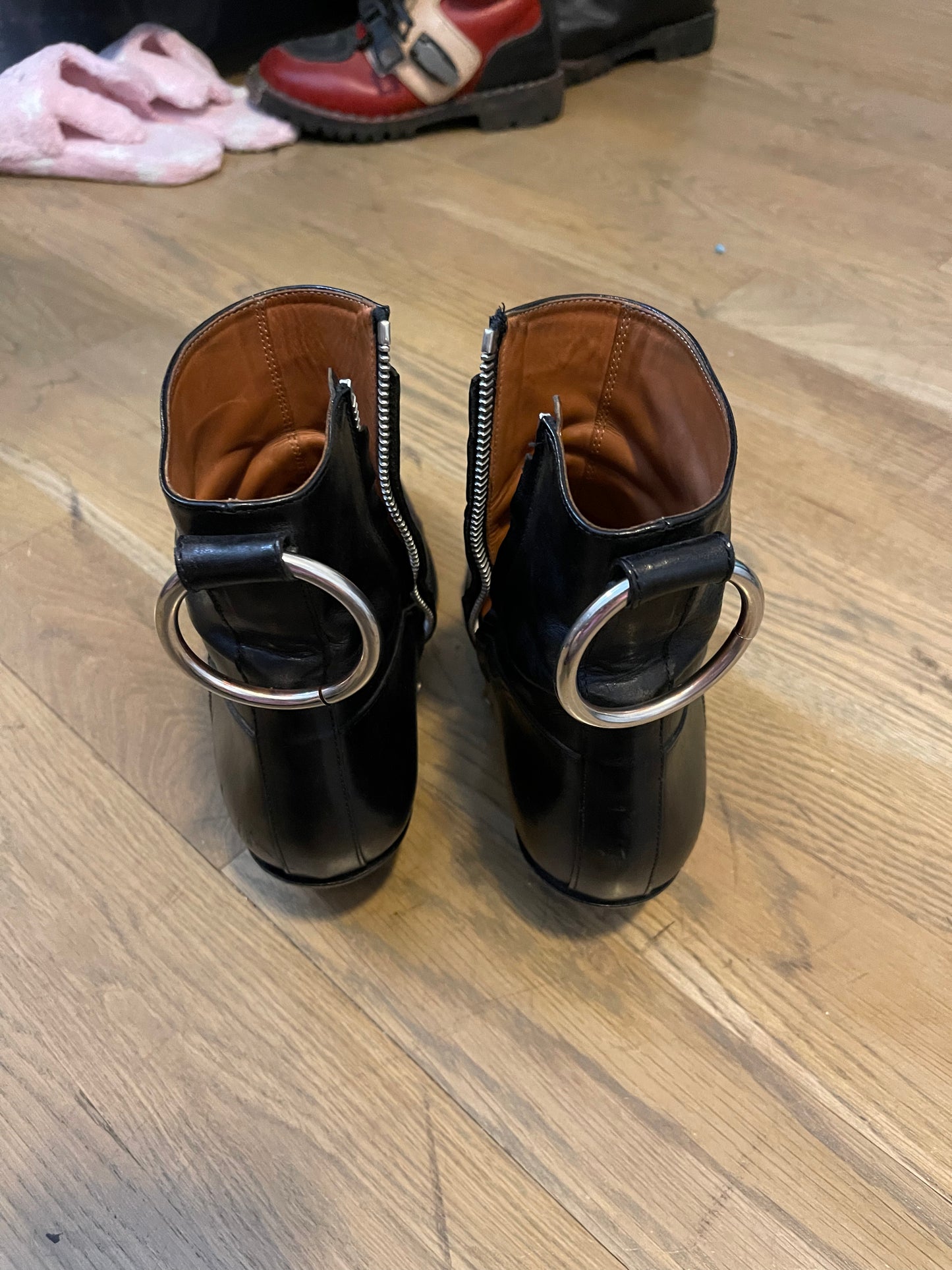 Vetements SS17 ring cowboy boots