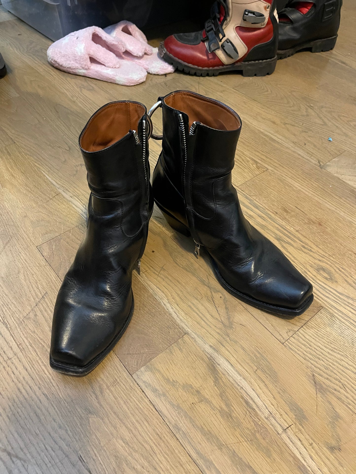 Vetements SS17 ring cowboy boots