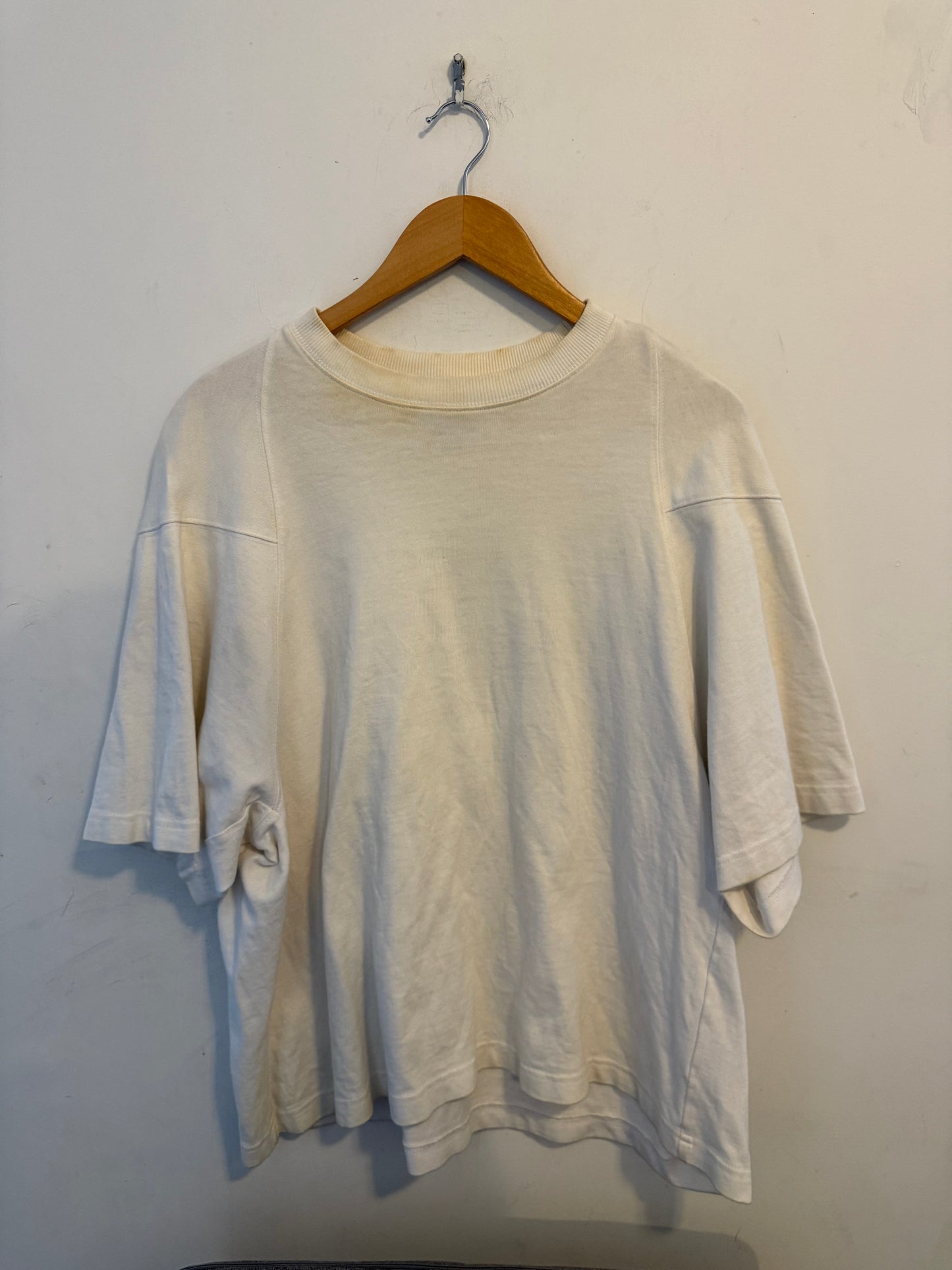 Lourdes backprint t shirt