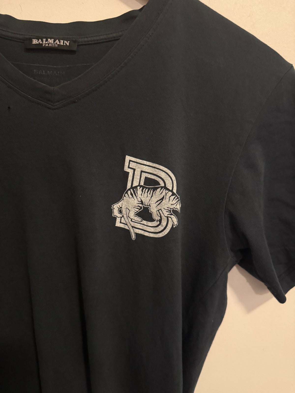 Balmain decarnin 2011 Black V-Neck tiger logo distressed size XS