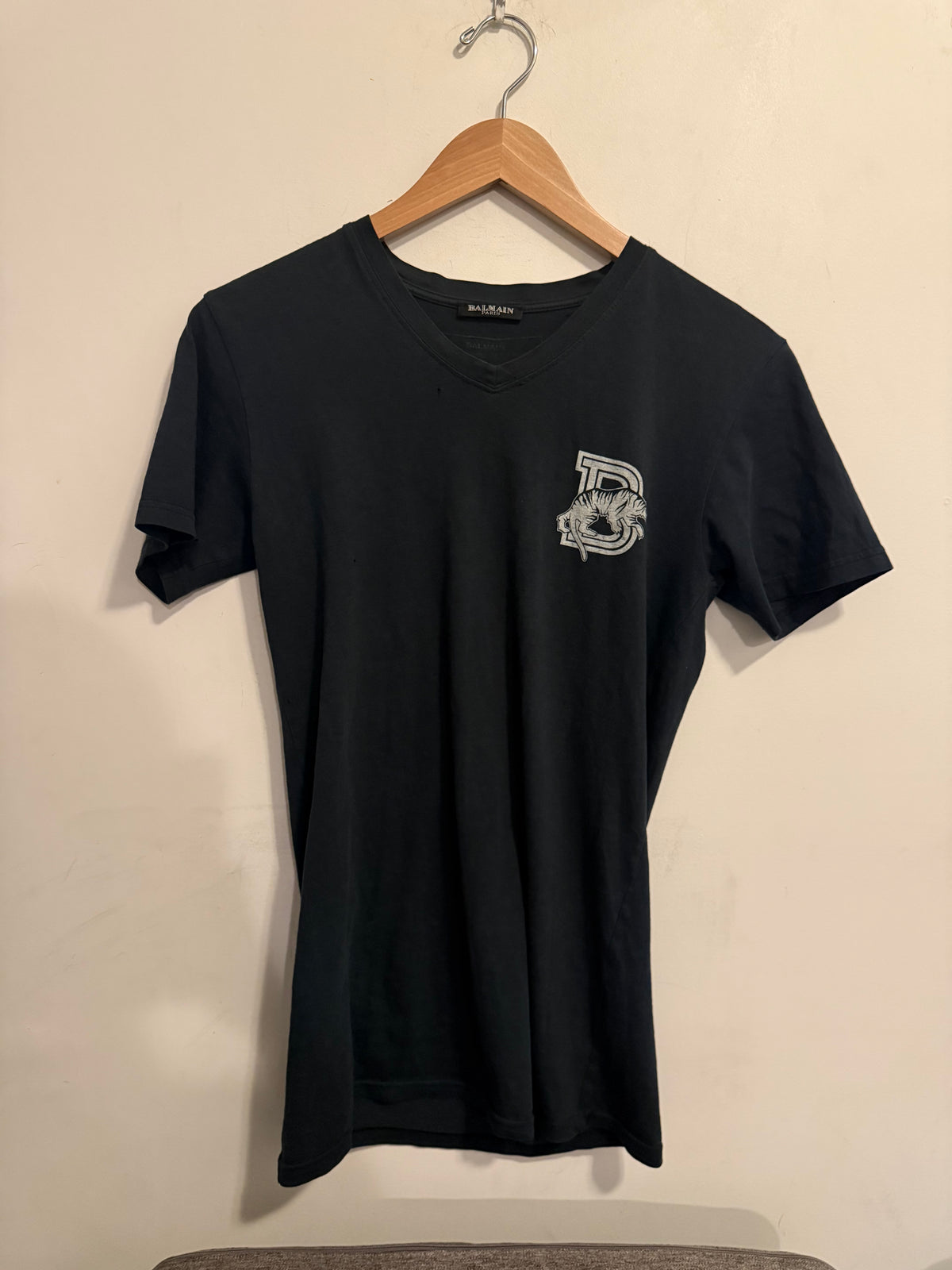 Balmain decarnin 2011 Black V-Neck tiger logo distressed size XS