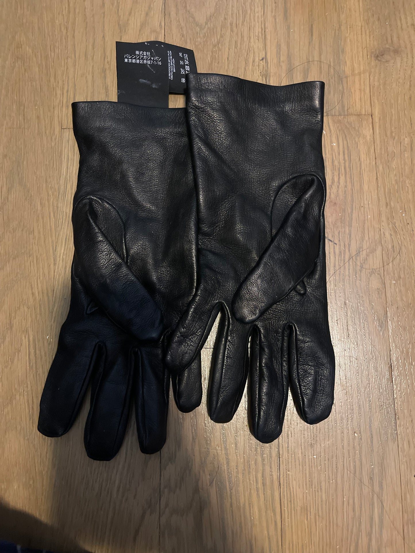 Balenciaga leather b ring gloves