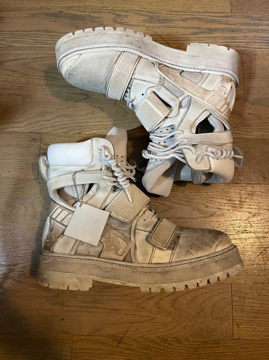 Hood by air avalanche boots white