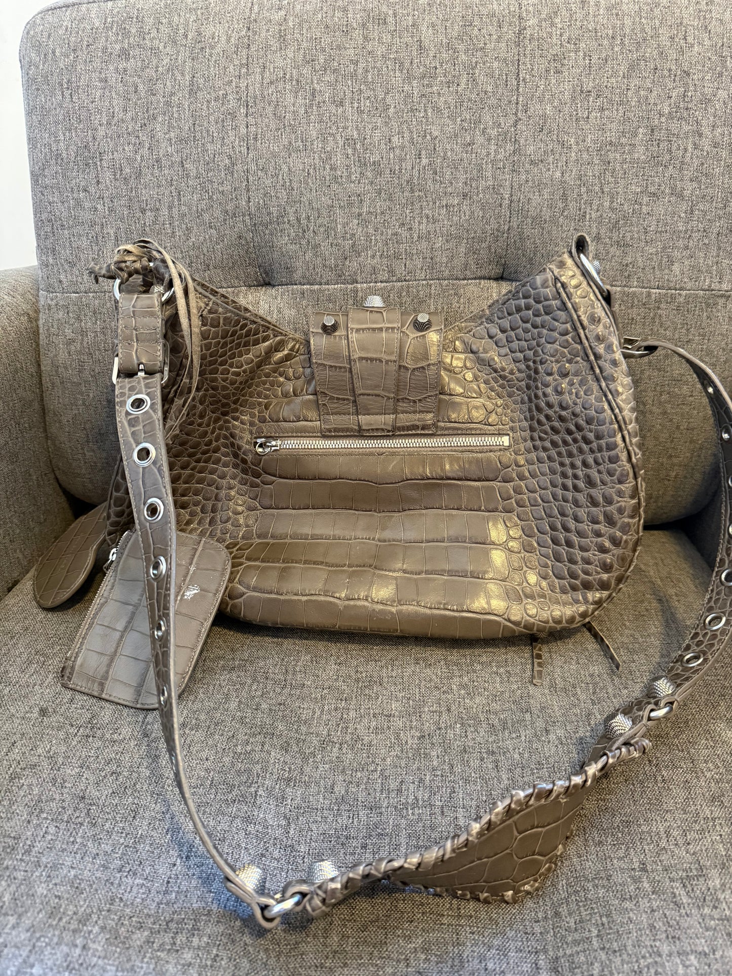 Balenciaga medium le cagole bag