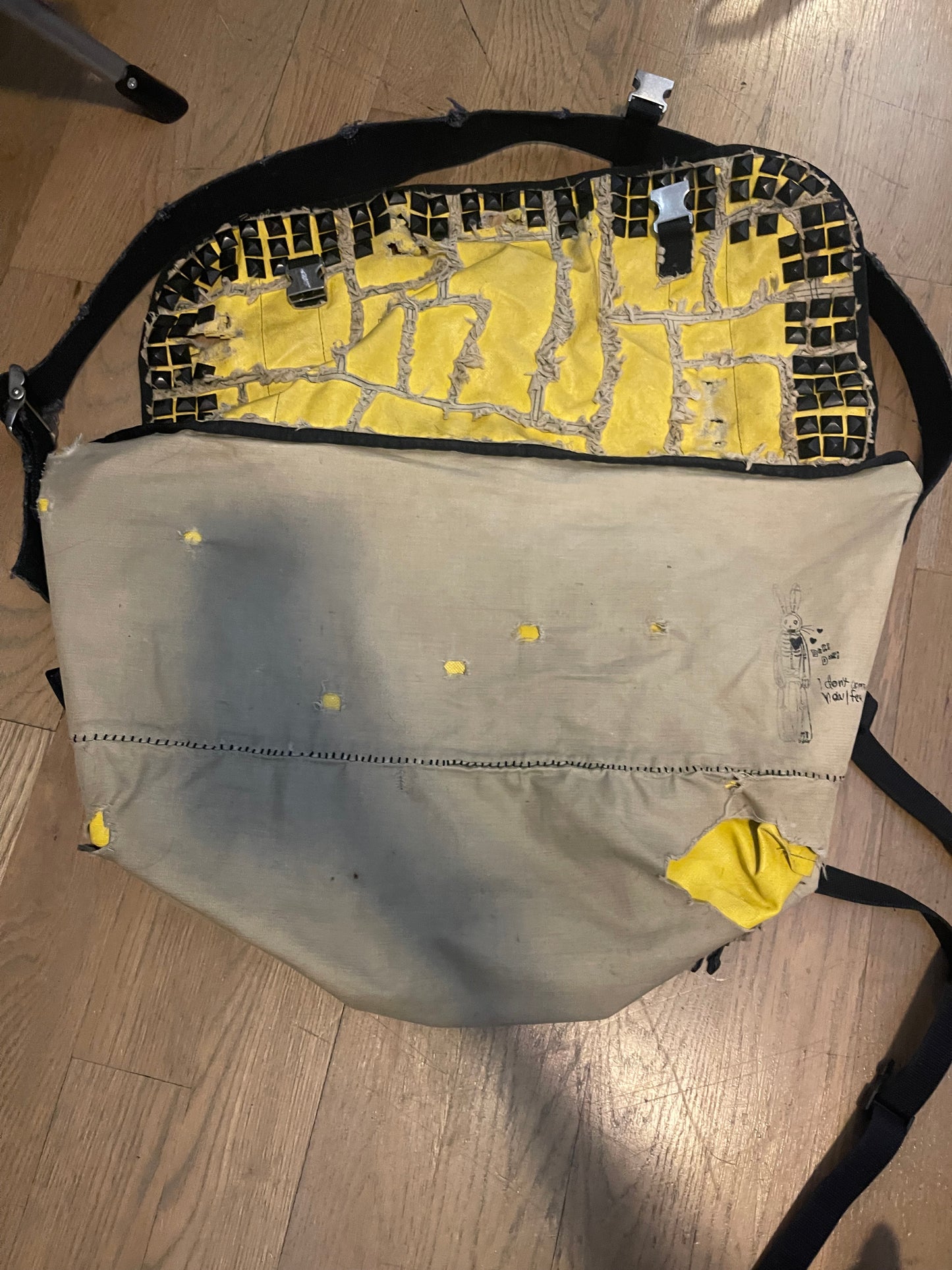 Undercover E-Cat messenger studded sample bag