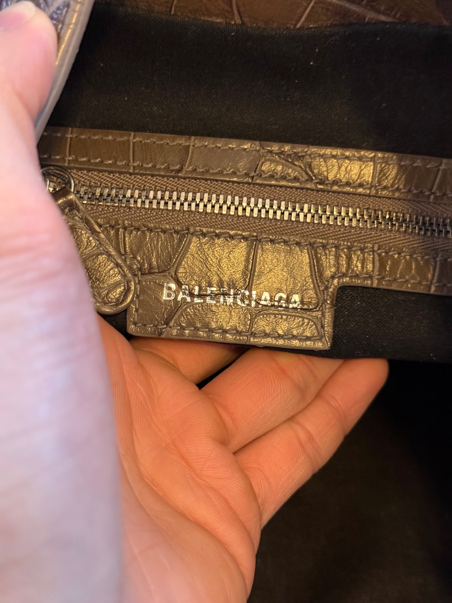 Balenciaga medium le cagole bag