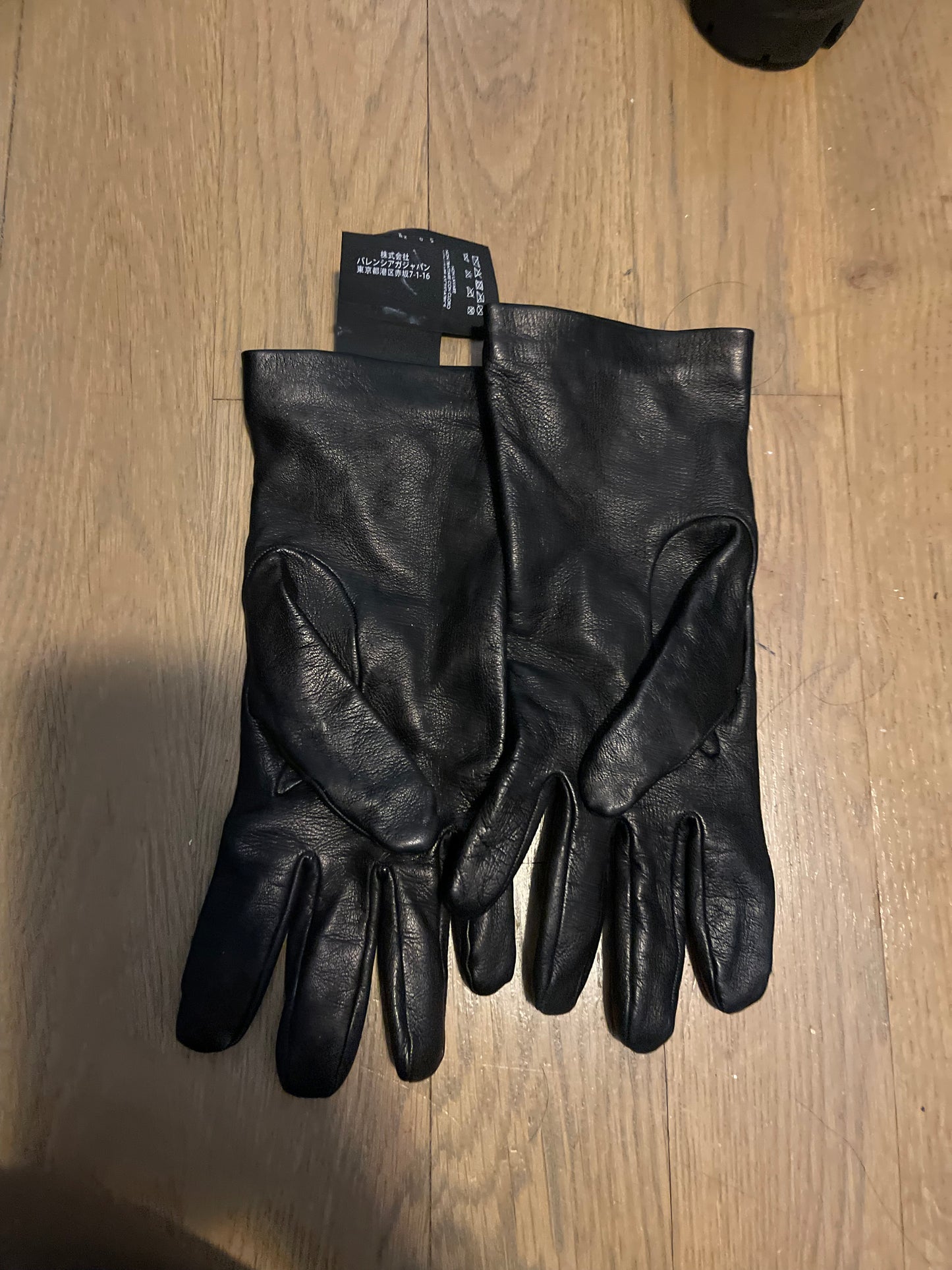 Balenciaga leather b ring gloves