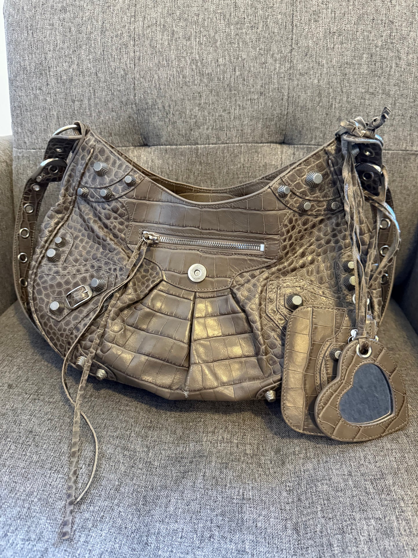 Balenciaga medium le cagole bag