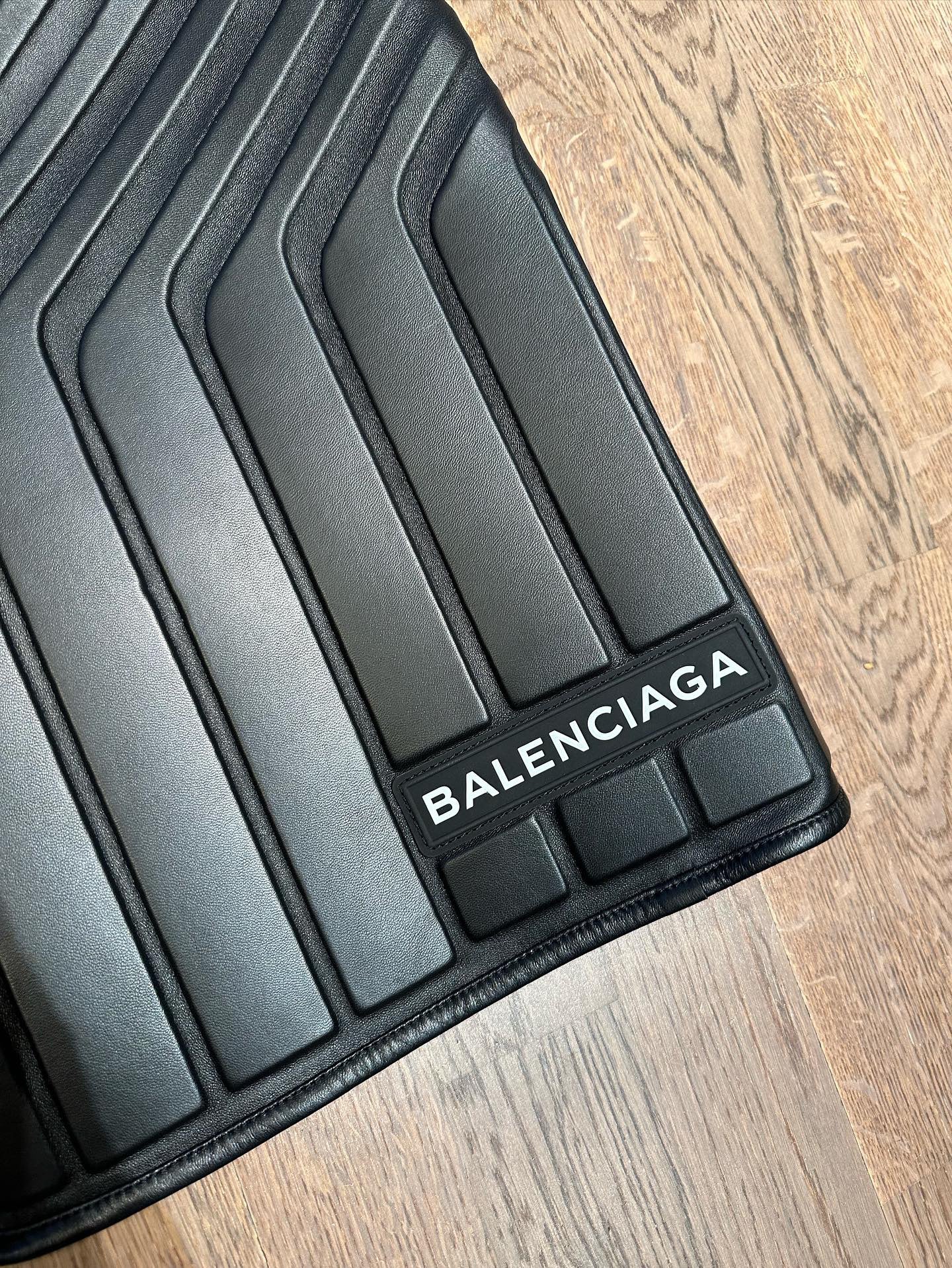 Balenciaga car mat skirt Kendricky
